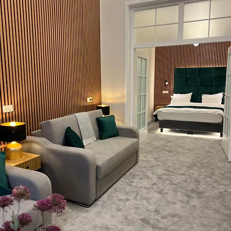 Deluxe Downtown Apartment *